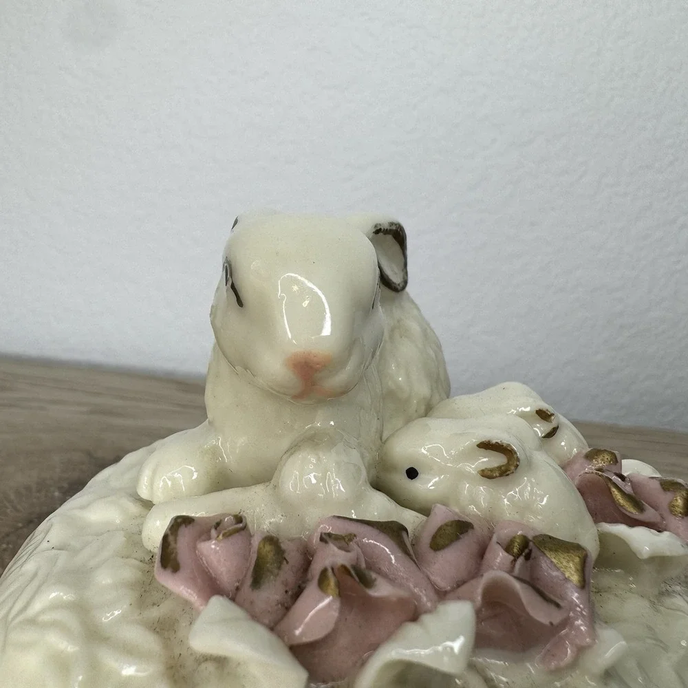 Vintage 2000 Rabbit & Bunnies Ceramic Trinket Box Mothers Day Easter Spring CHIP
